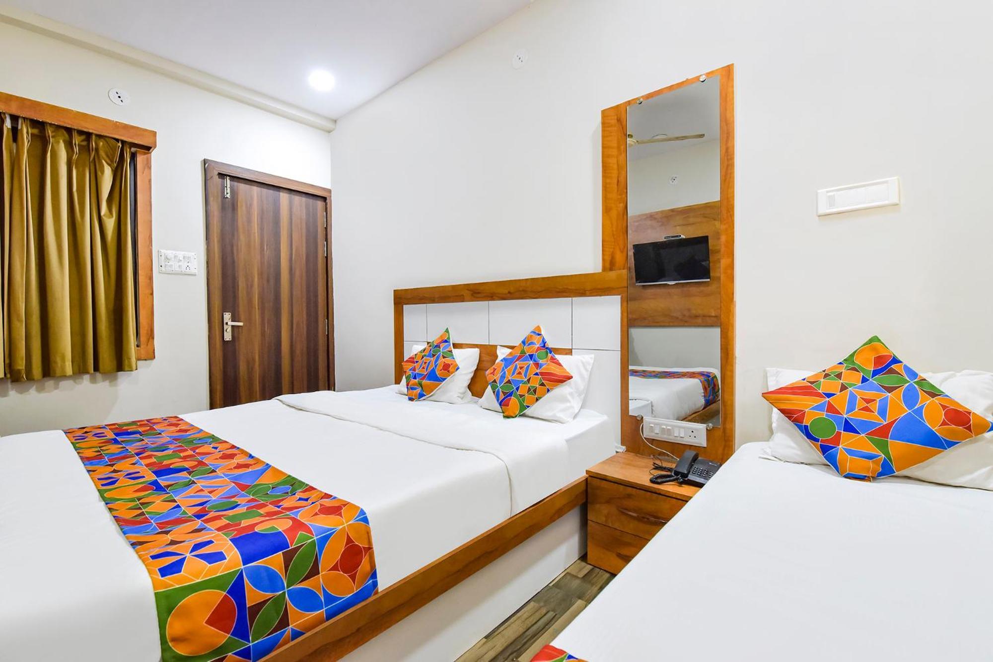 Fabexpress Nishesh Tower Hotel Уджайн Екстериор снимка