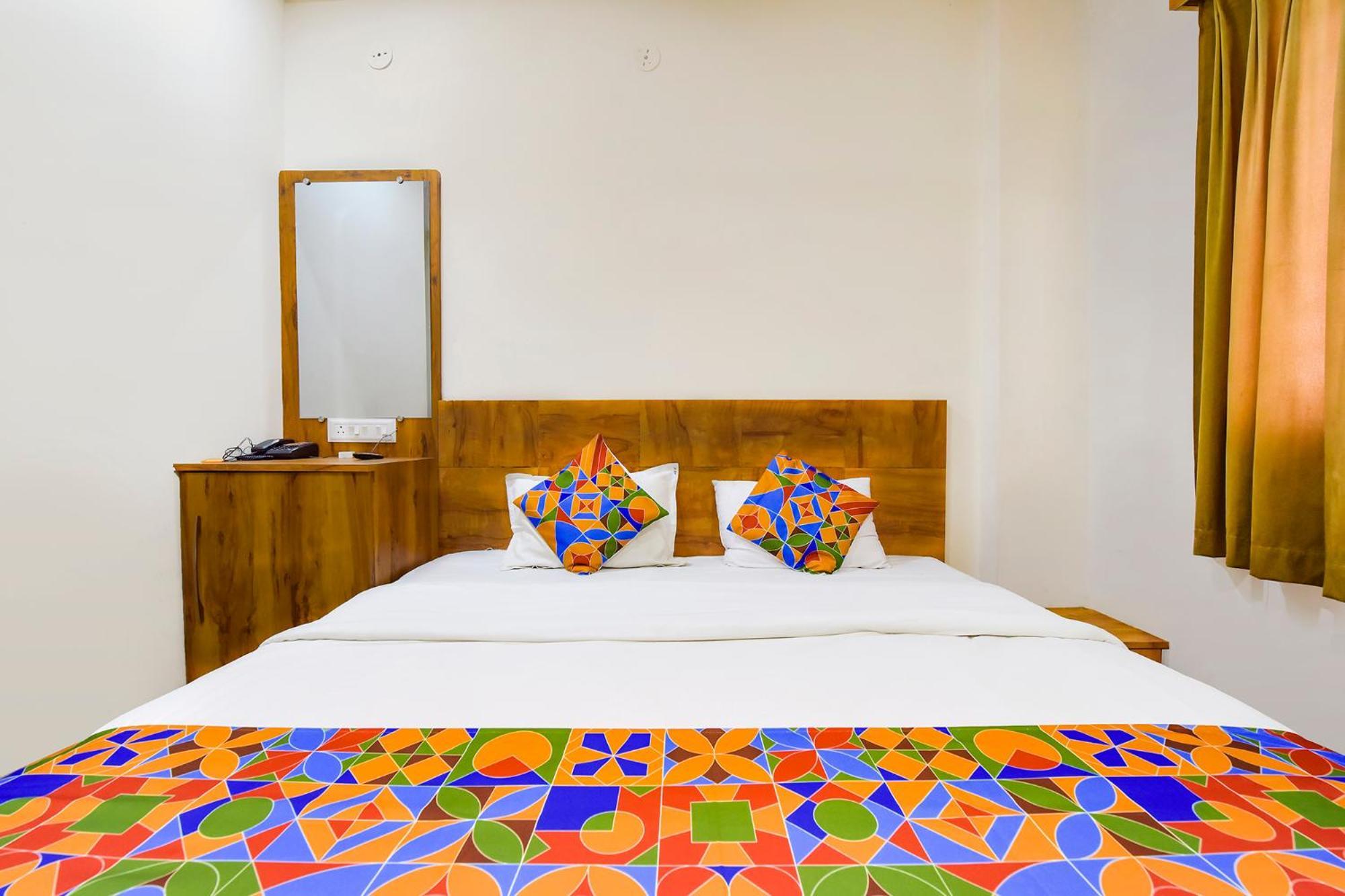 Fabexpress Nishesh Tower Hotel Уджайн Екстериор снимка