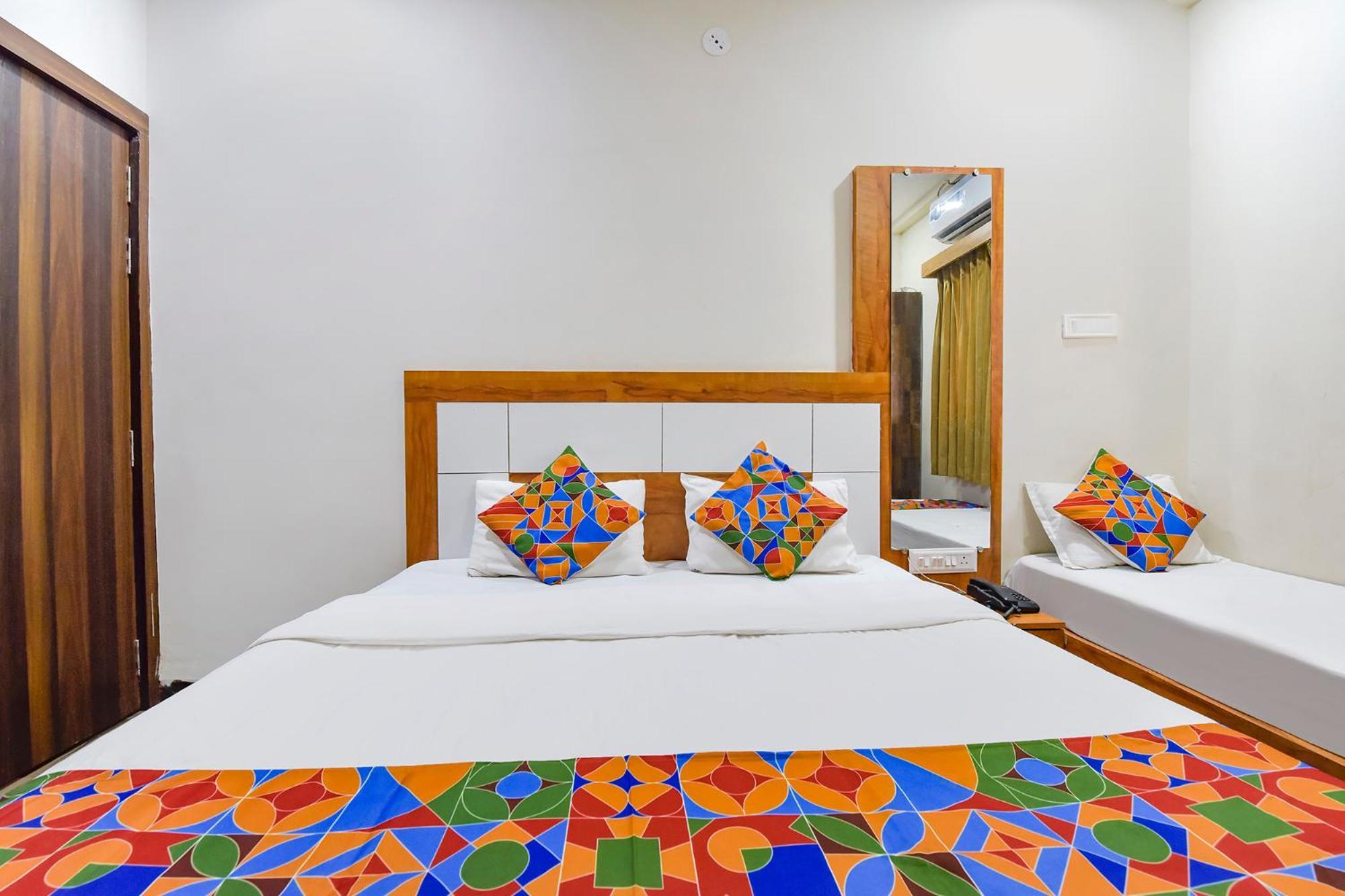 Fabexpress Nishesh Tower Hotel Уджайн Екстериор снимка