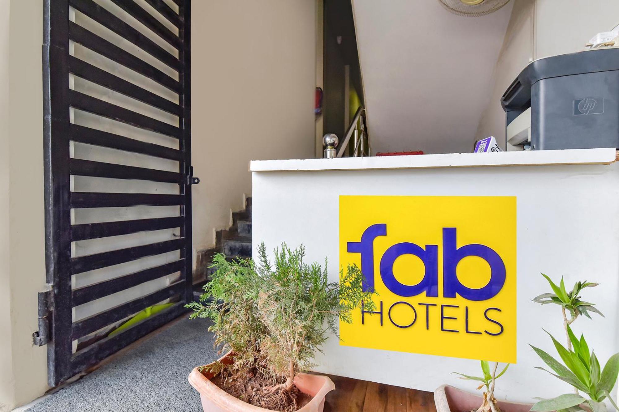 Fabexpress Nishesh Tower Hotel Уджайн Екстериор снимка