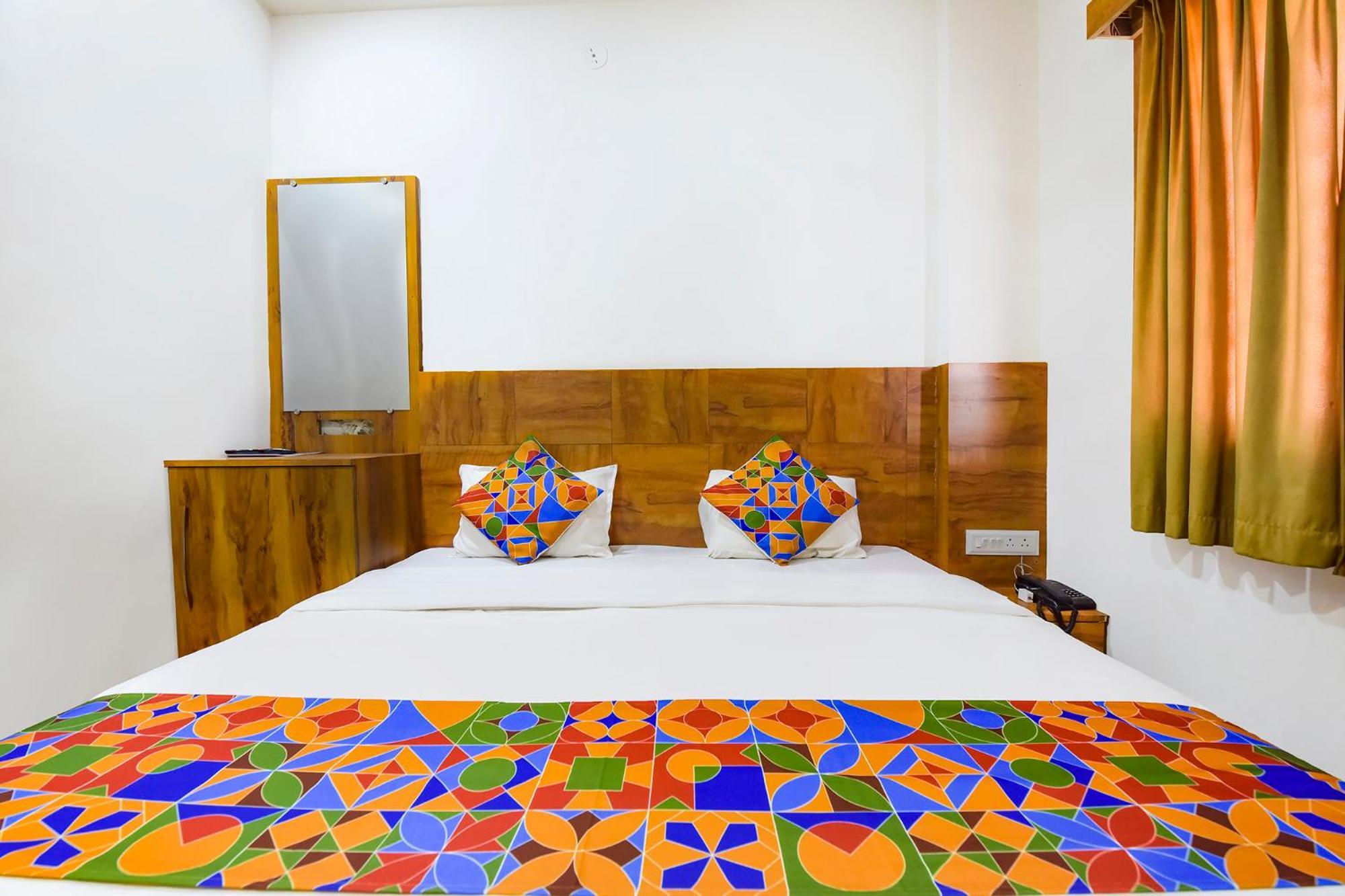 Fabexpress Nishesh Tower Hotel Уджайн Екстериор снимка