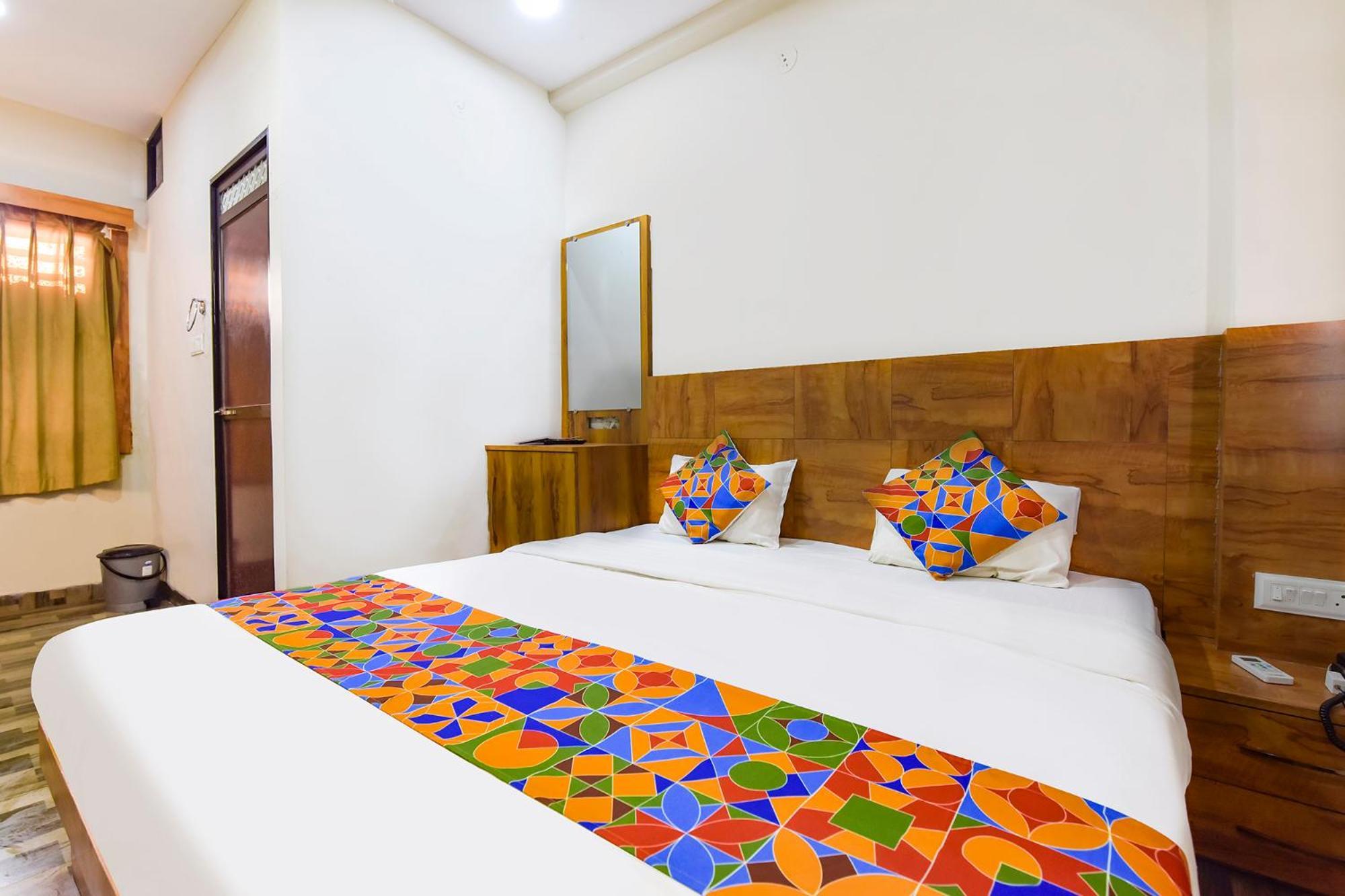 Fabexpress Nishesh Tower Hotel Уджайн Екстериор снимка