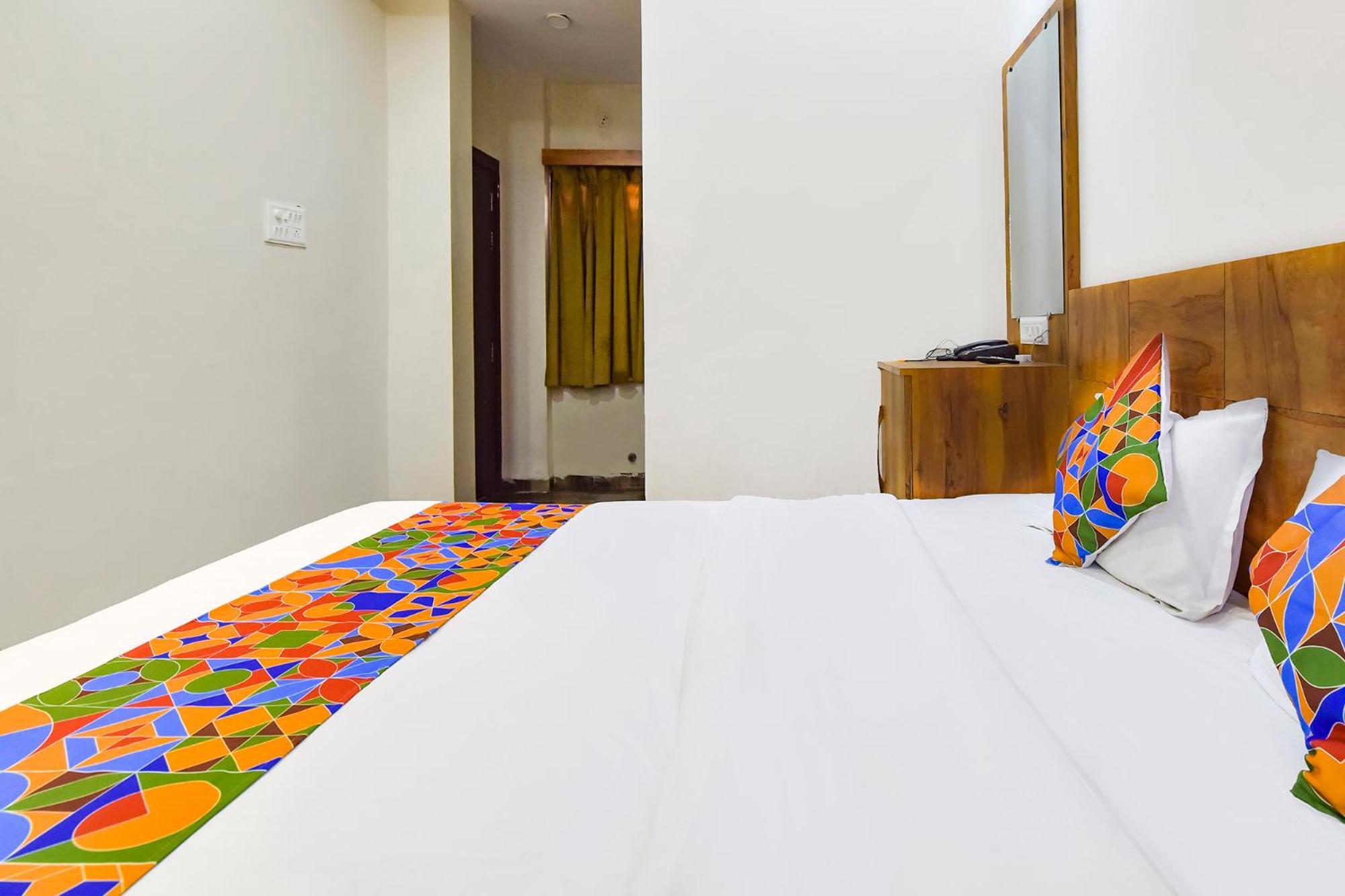Fabexpress Nishesh Tower Hotel Уджайн Екстериор снимка