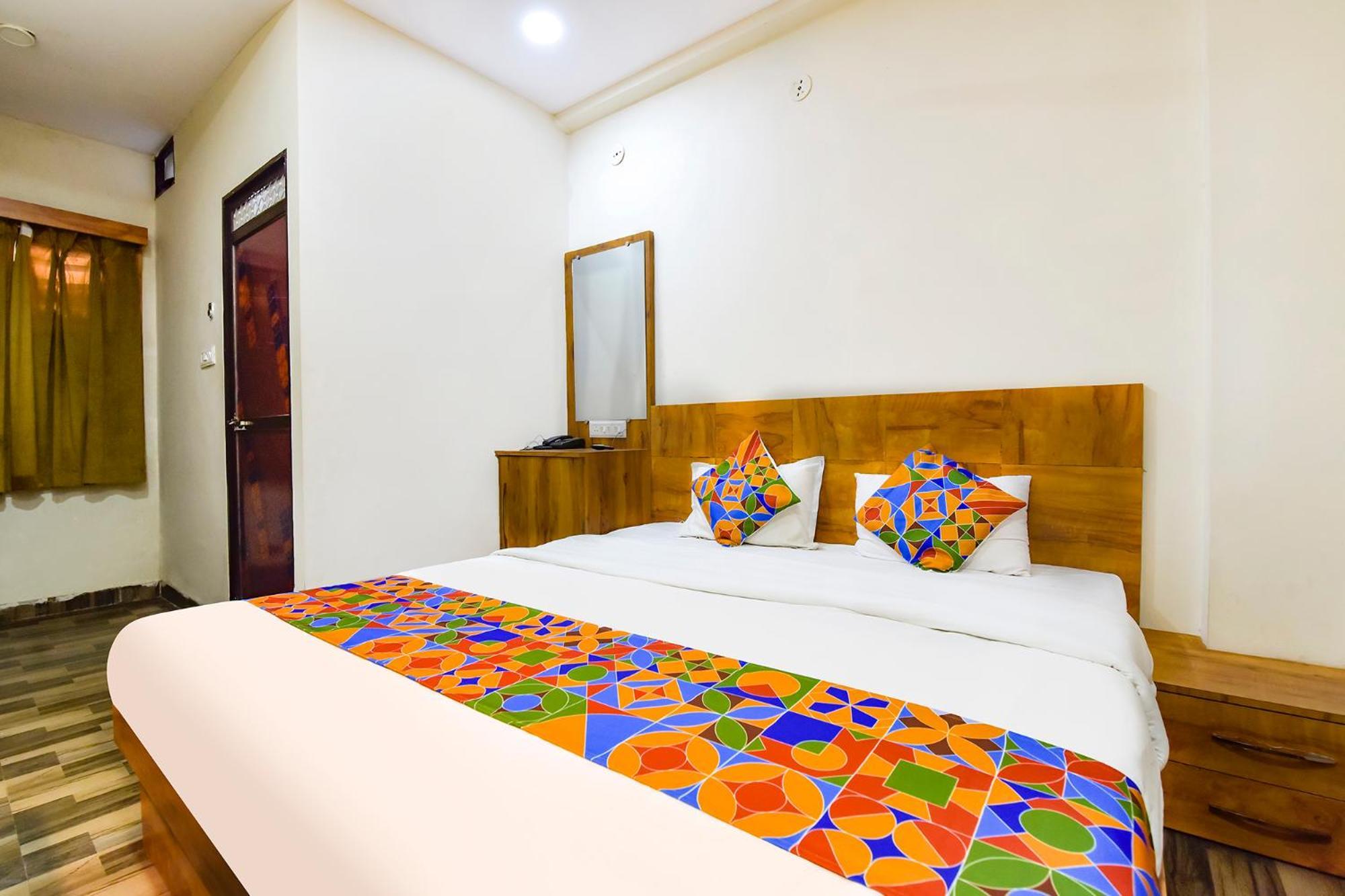 Fabexpress Nishesh Tower Hotel Уджайн Екстериор снимка