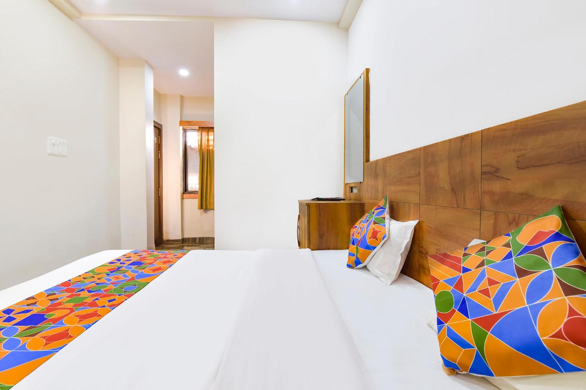 Fabexpress Nishesh Tower Hotel Уджайн Екстериор снимка